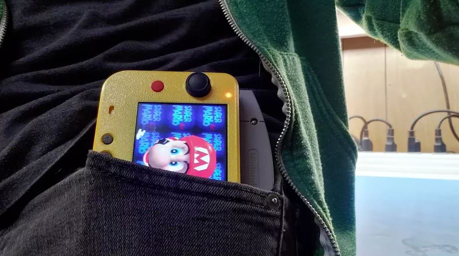 Ketika Konsol Lebih Mungil Dari Controller